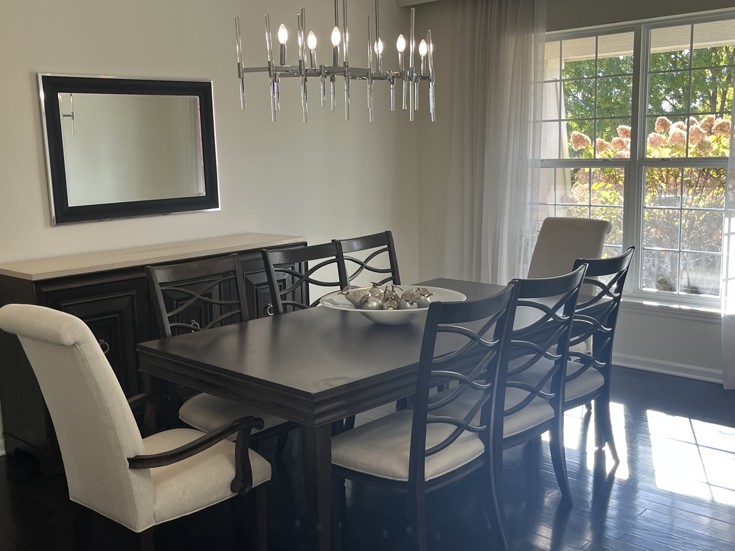 16W764 Hawthorne Court, Willowbrook, IL 60527