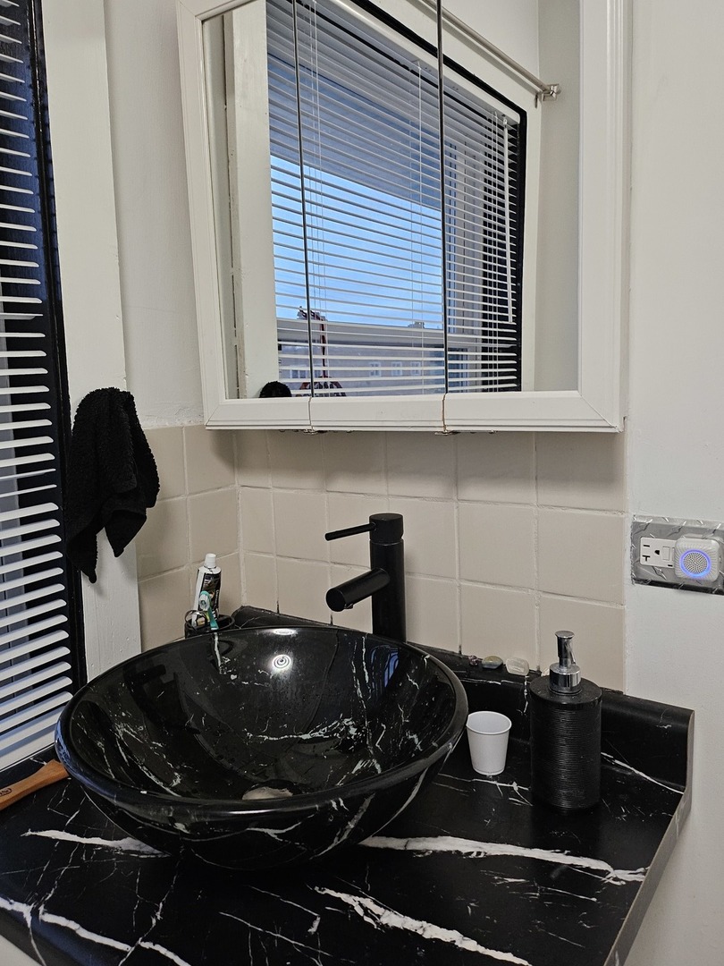 5254 W Monroe Street, Chicago, IL 60644