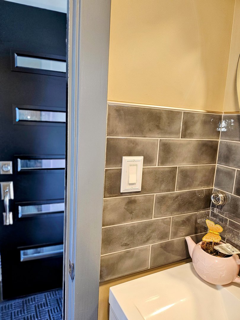 5254 W Monroe Street, Chicago, IL 60644