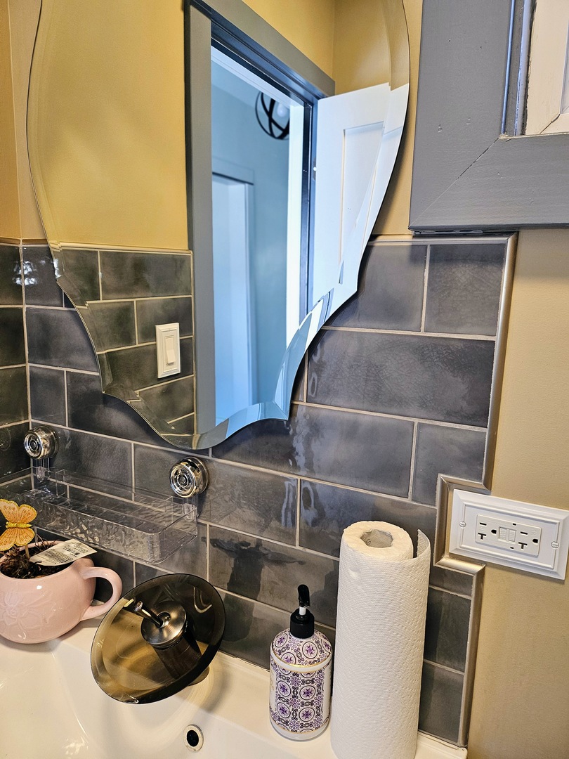 5254 W Monroe Street, Chicago, IL 60644