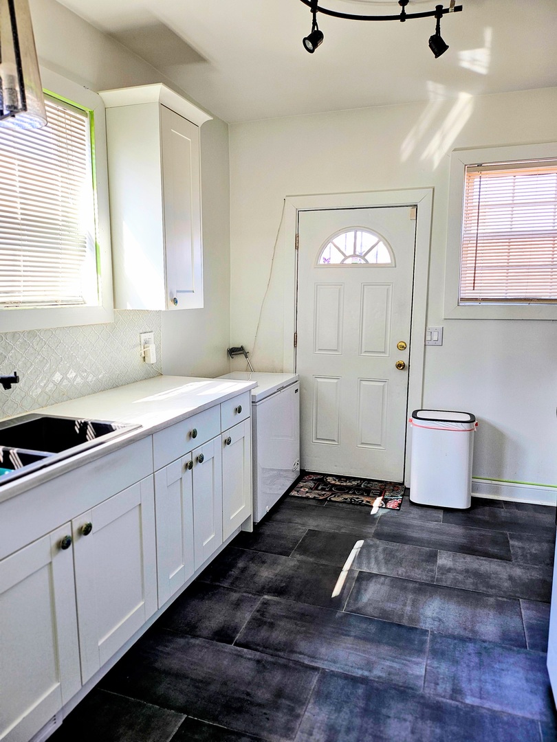 5254 W Monroe Street, Chicago, IL 60644