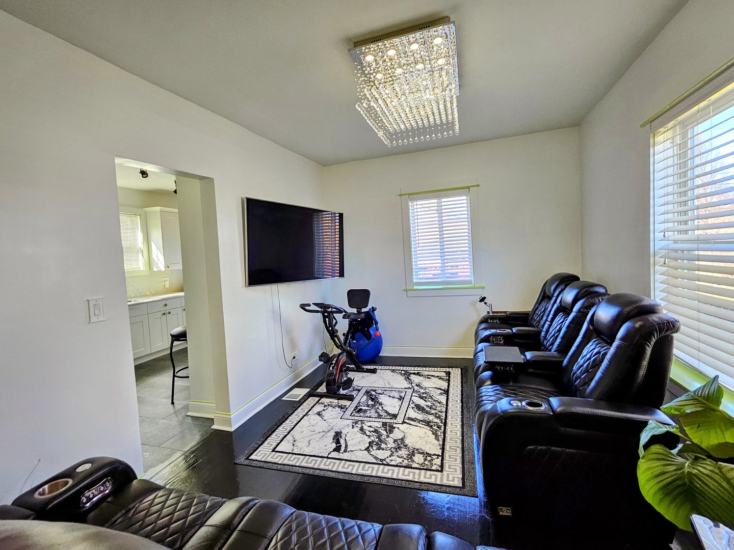 5254 W Monroe Street, Chicago, IL 60644