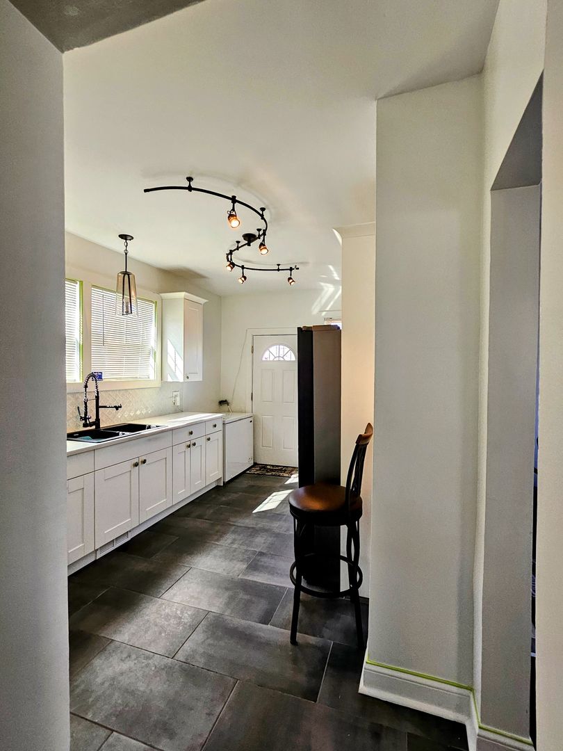 5254 W Monroe Street, Chicago, IL 60644