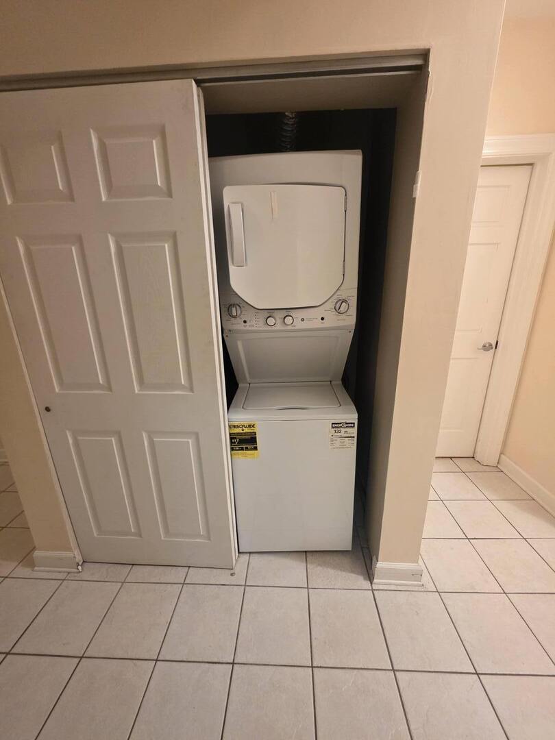 2329 W Belmont Avenue #2E, Chicago, IL 60618