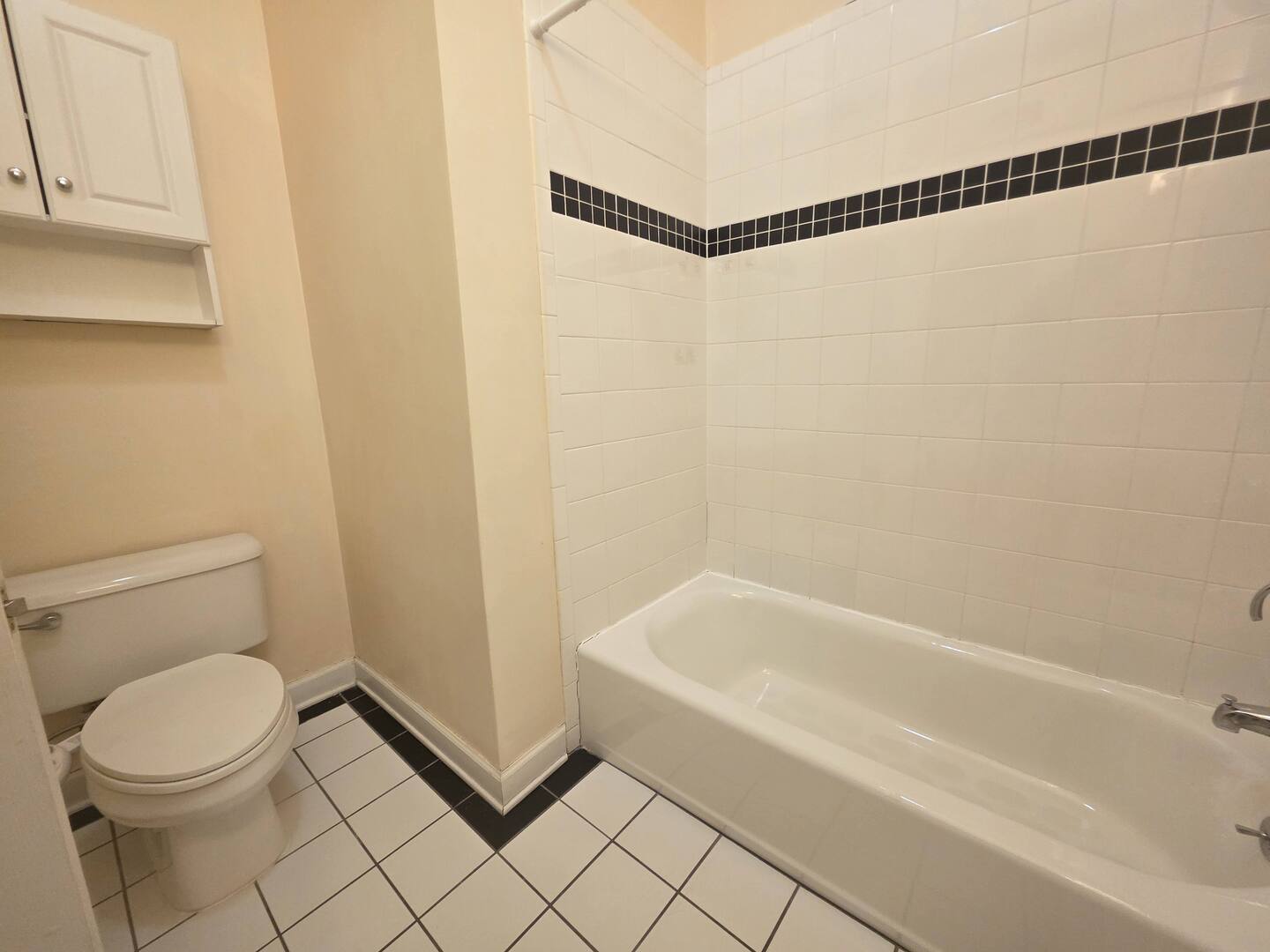 2329 W Belmont Avenue #2E, Chicago, IL 60618