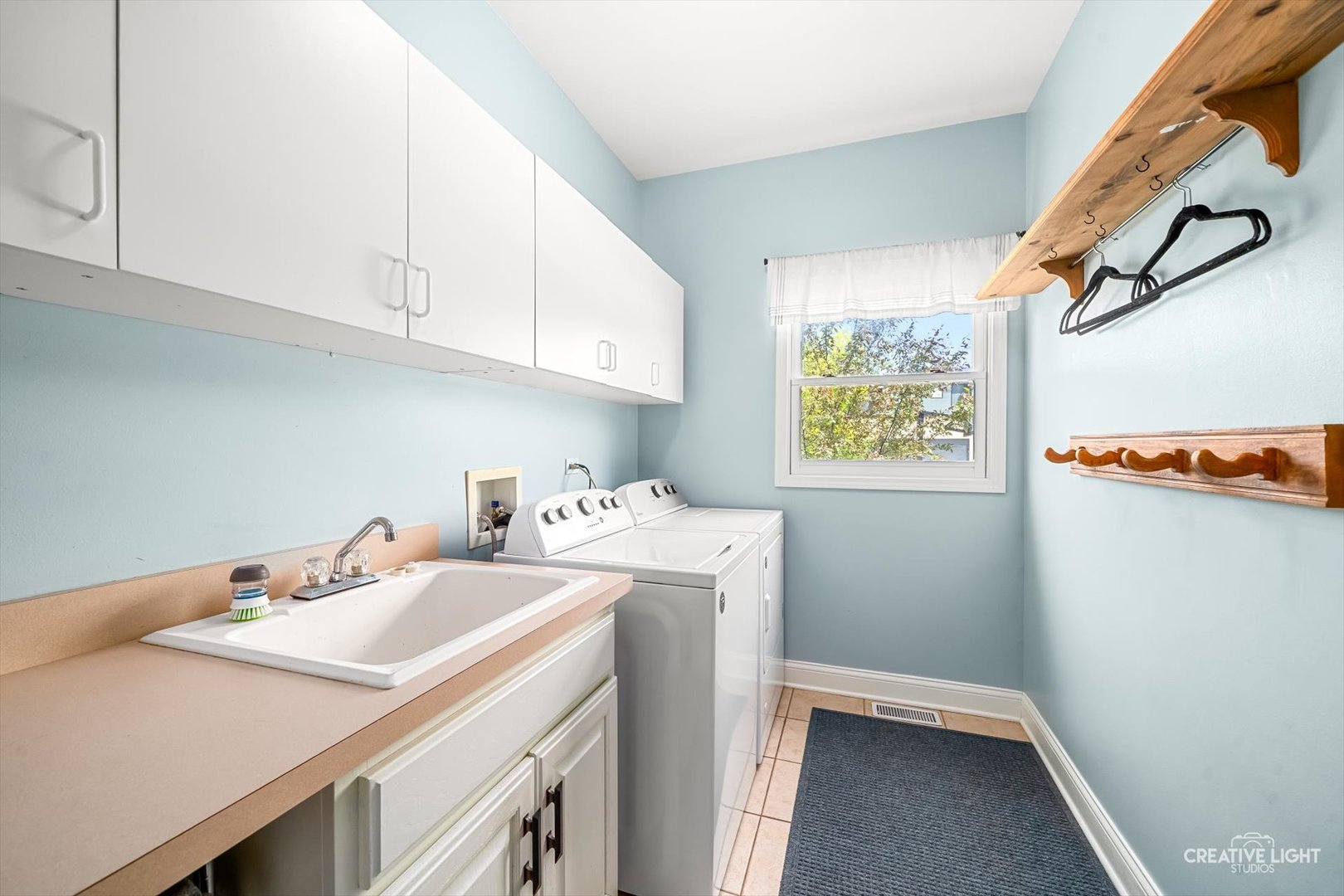 2603 Charlestowne Lane, Naperville, IL 60564