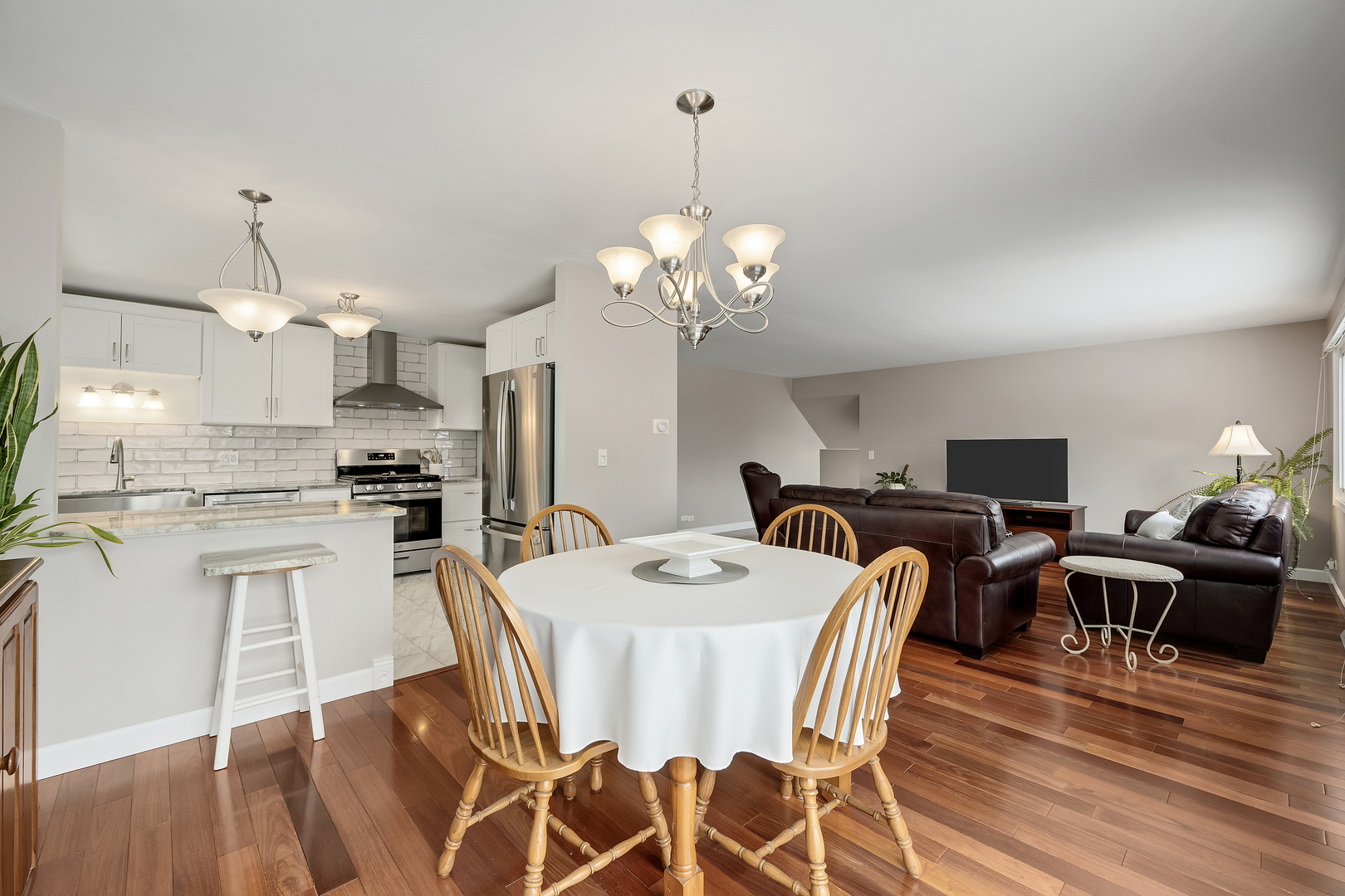 6921 Martin Drive, Woodridge, IL 60517