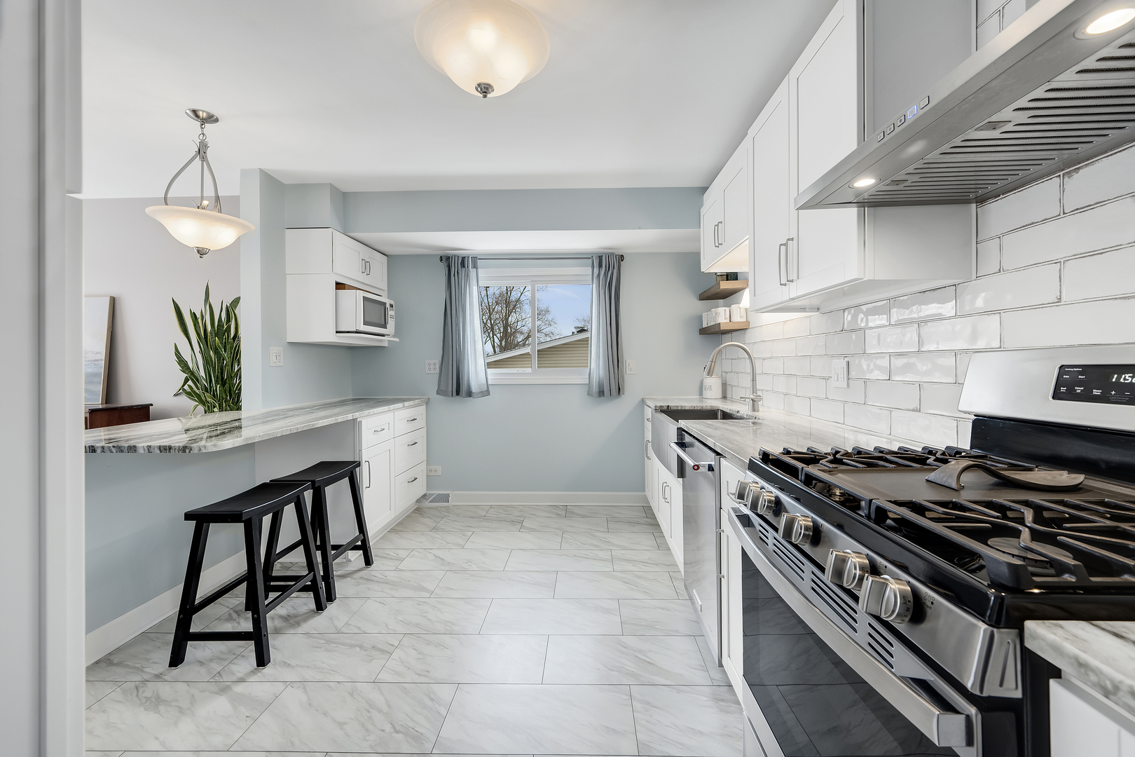 6921 Martin Drive, Woodridge, IL 60517