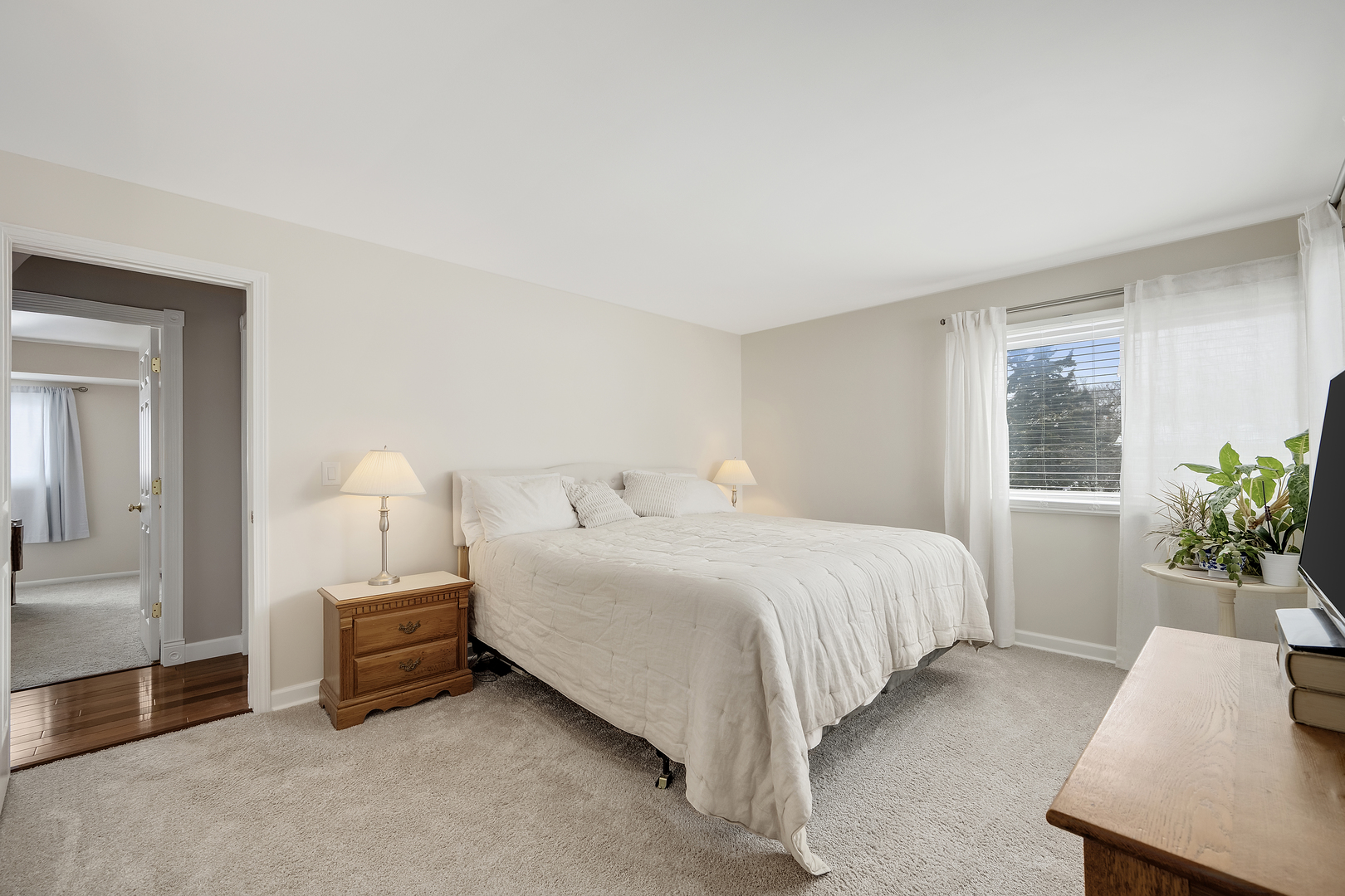 6921 Martin Drive, Woodridge, IL 60517