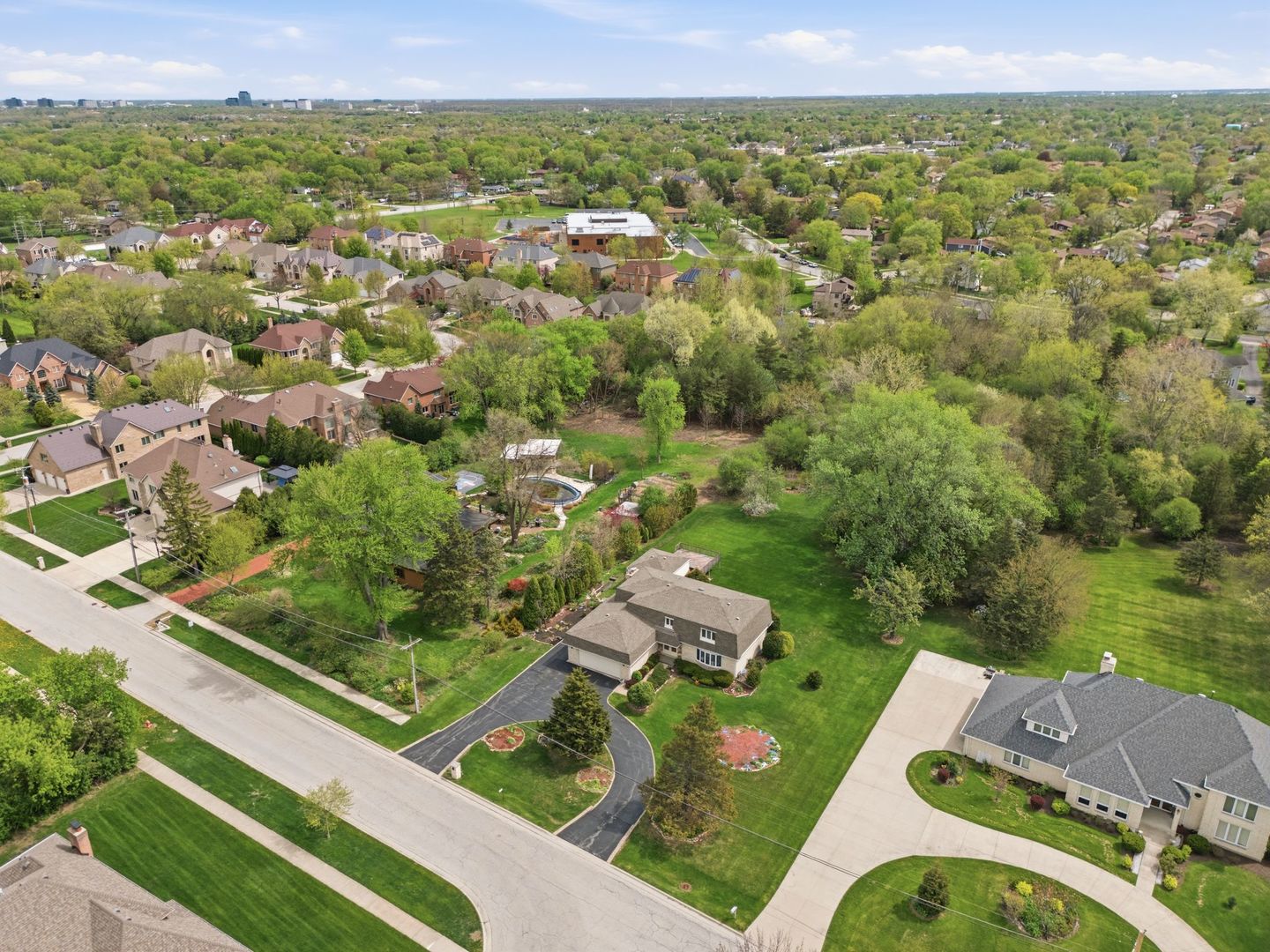 1735 Larson Lane, Roselle, IL 60172