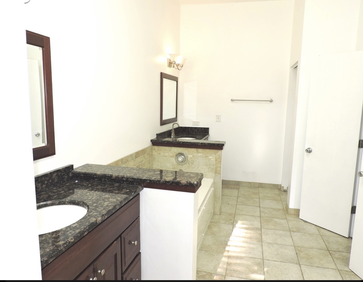 245 Carlisle Avenue, Westmont, IL 60559