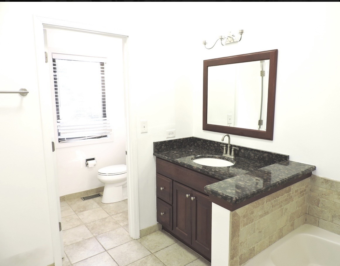 245 Carlisle Avenue, Westmont, IL 60559