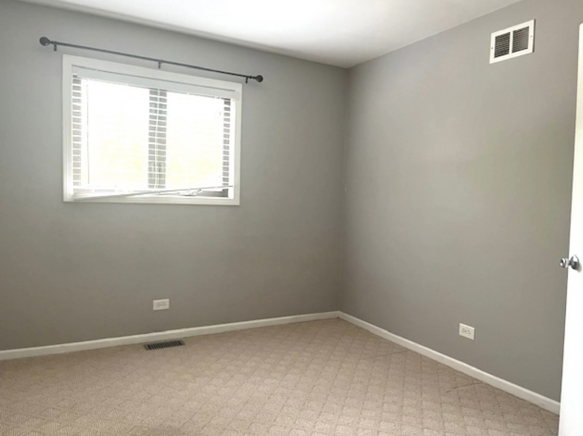 245 Carlisle Avenue, Westmont, IL 60559