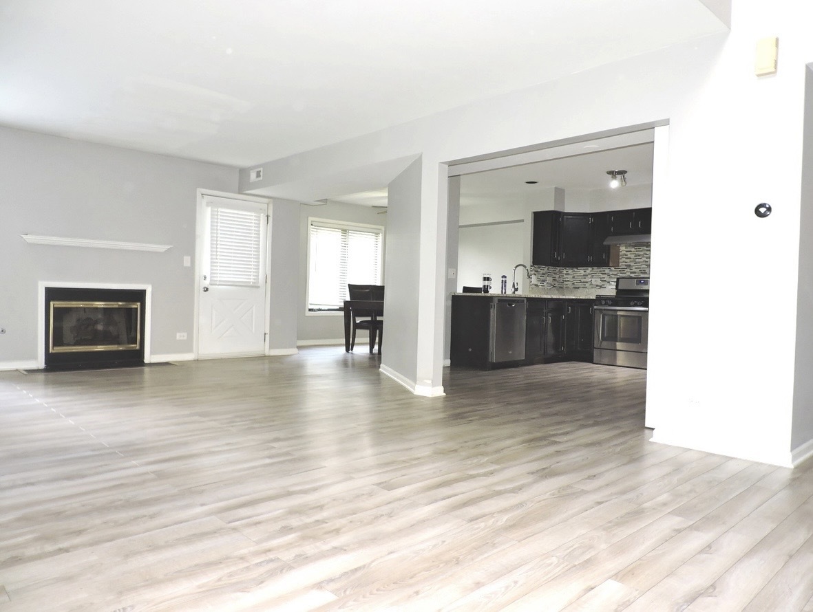 245 Carlisle Avenue, Westmont, IL 60559