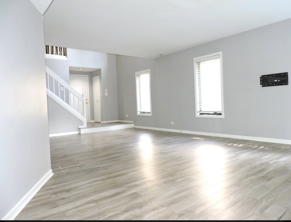 245 Carlisle Avenue, Westmont, IL 60559