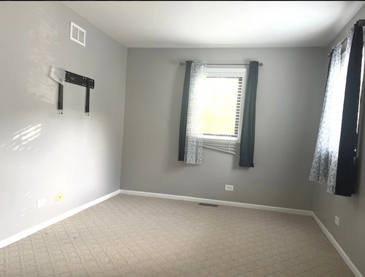 245 Carlisle Avenue, Westmont, IL 60559