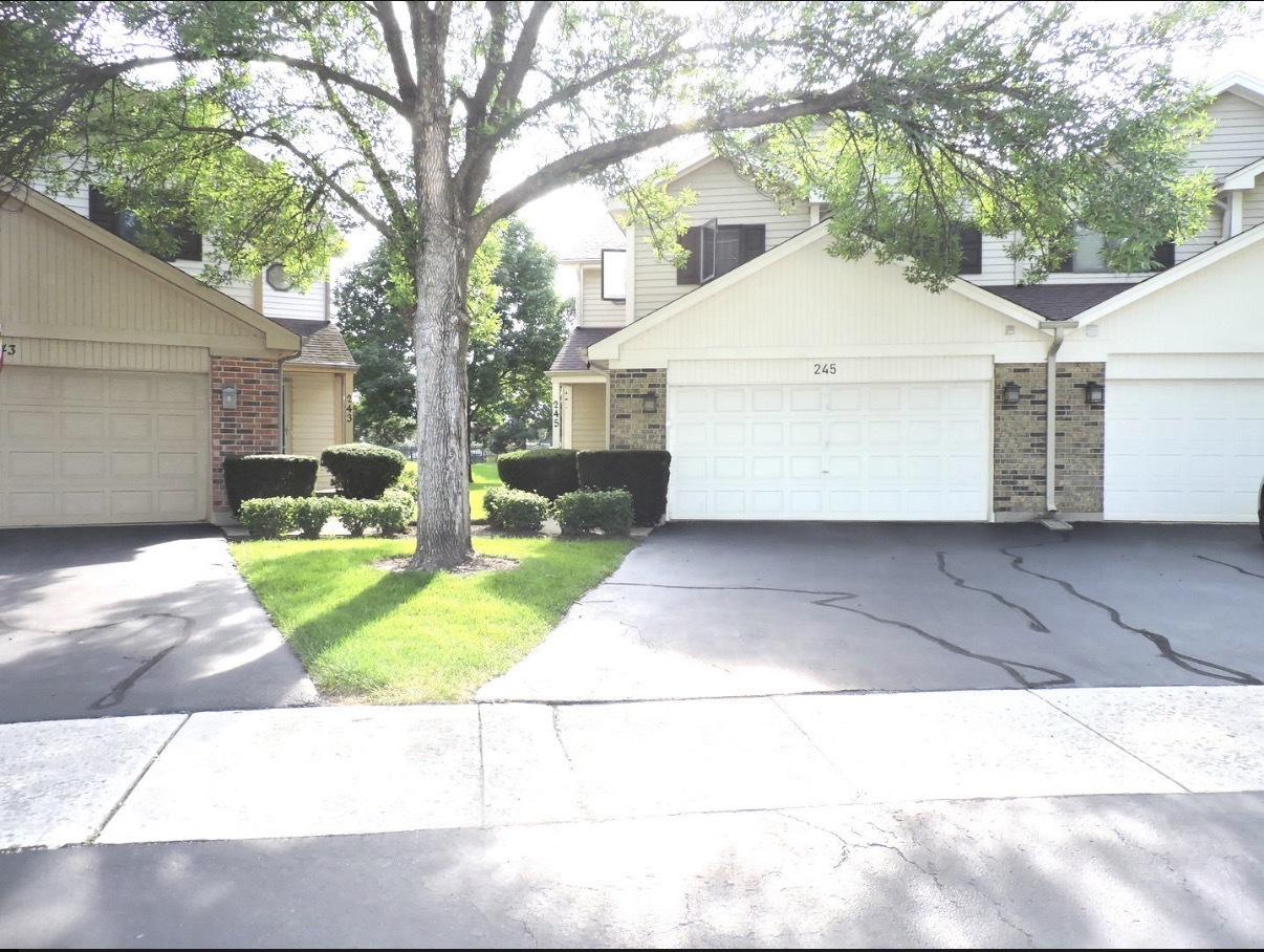 245 Carlisle Avenue, Westmont, IL 60559