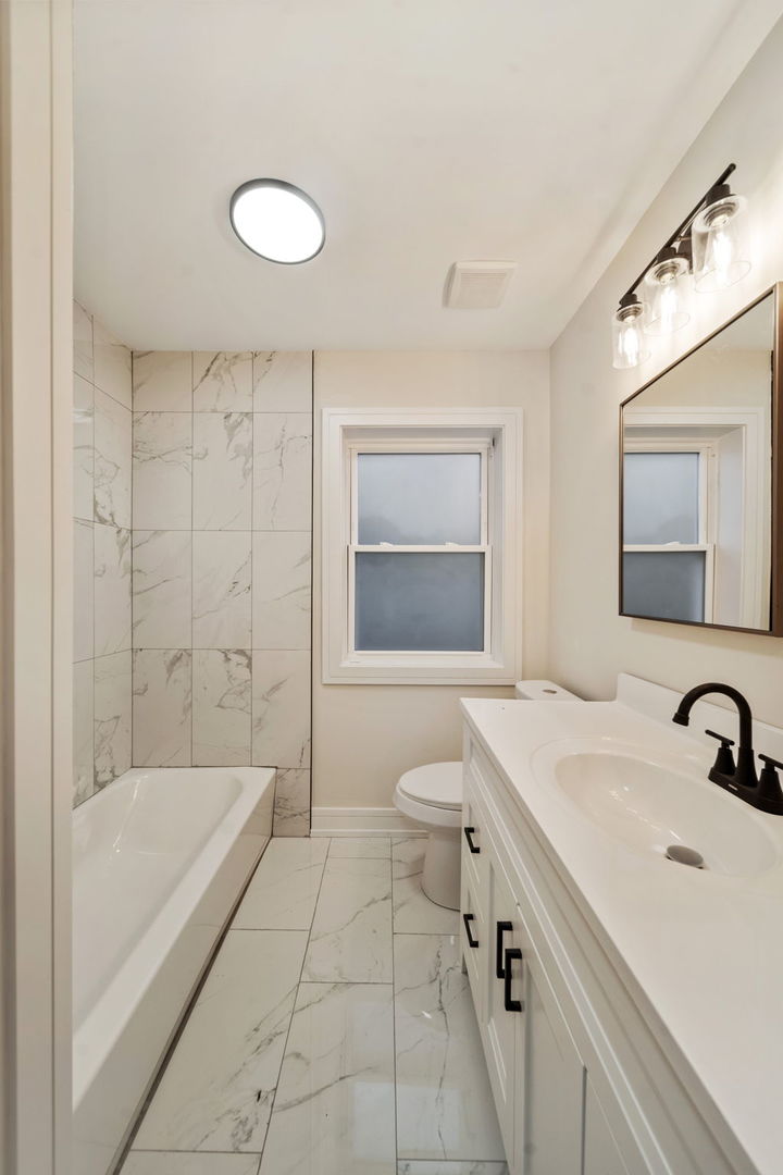 10235 S Rhodes Avenue, Chicago, IL 60628