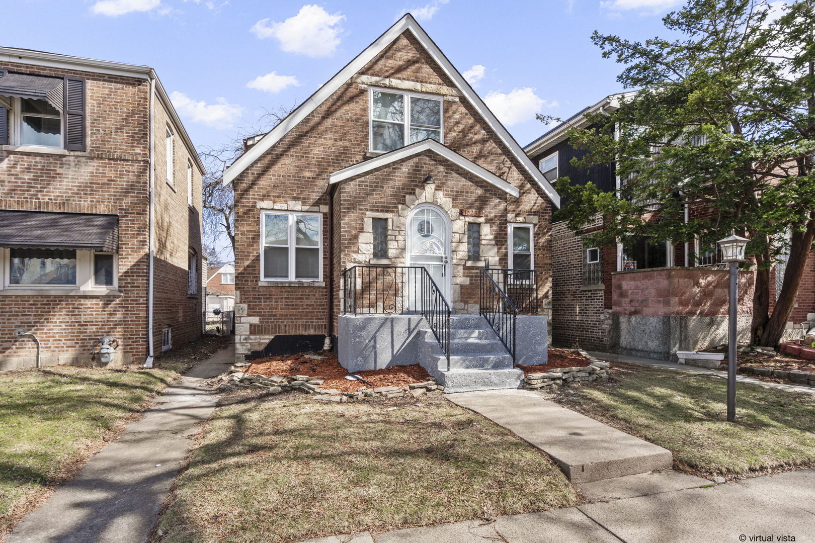 10235 S Rhodes Avenue, Chicago, IL 60628