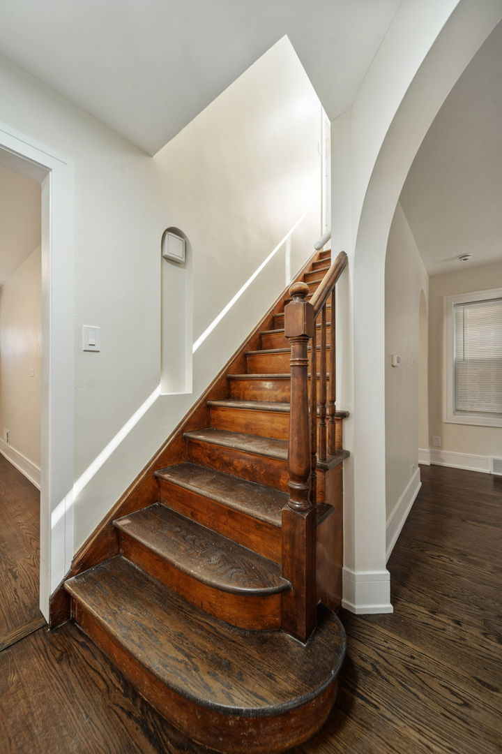 10235 S Rhodes Avenue, Chicago, IL 60628