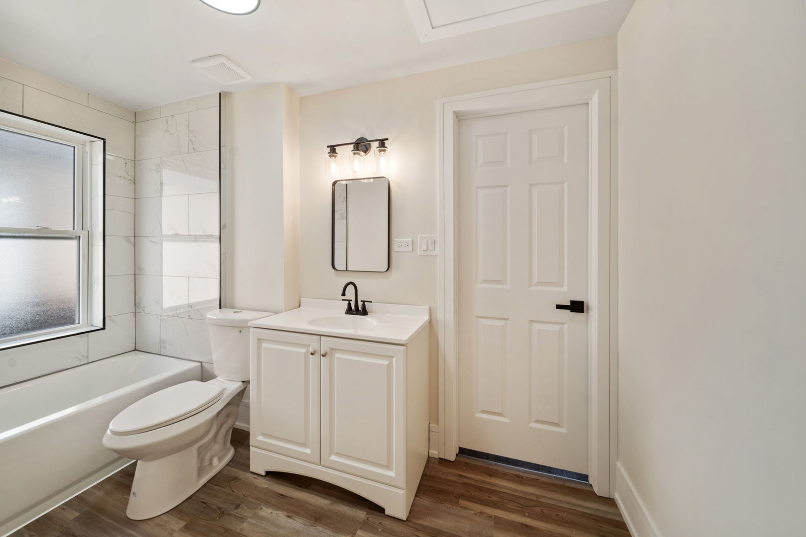 10235 S Rhodes Avenue, Chicago, IL 60628