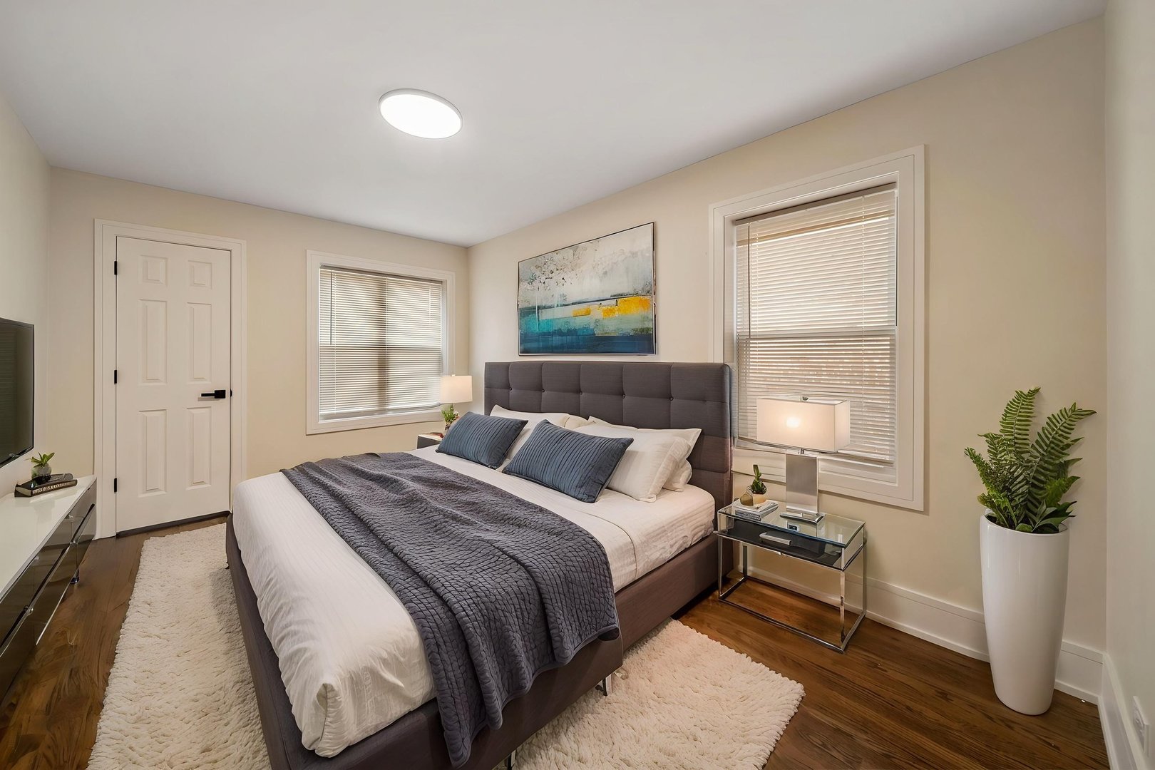 10235 S Rhodes Avenue, Chicago, IL 60628