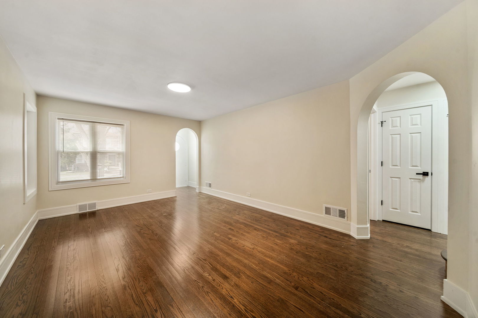 10235 S Rhodes Avenue, Chicago, IL 60628