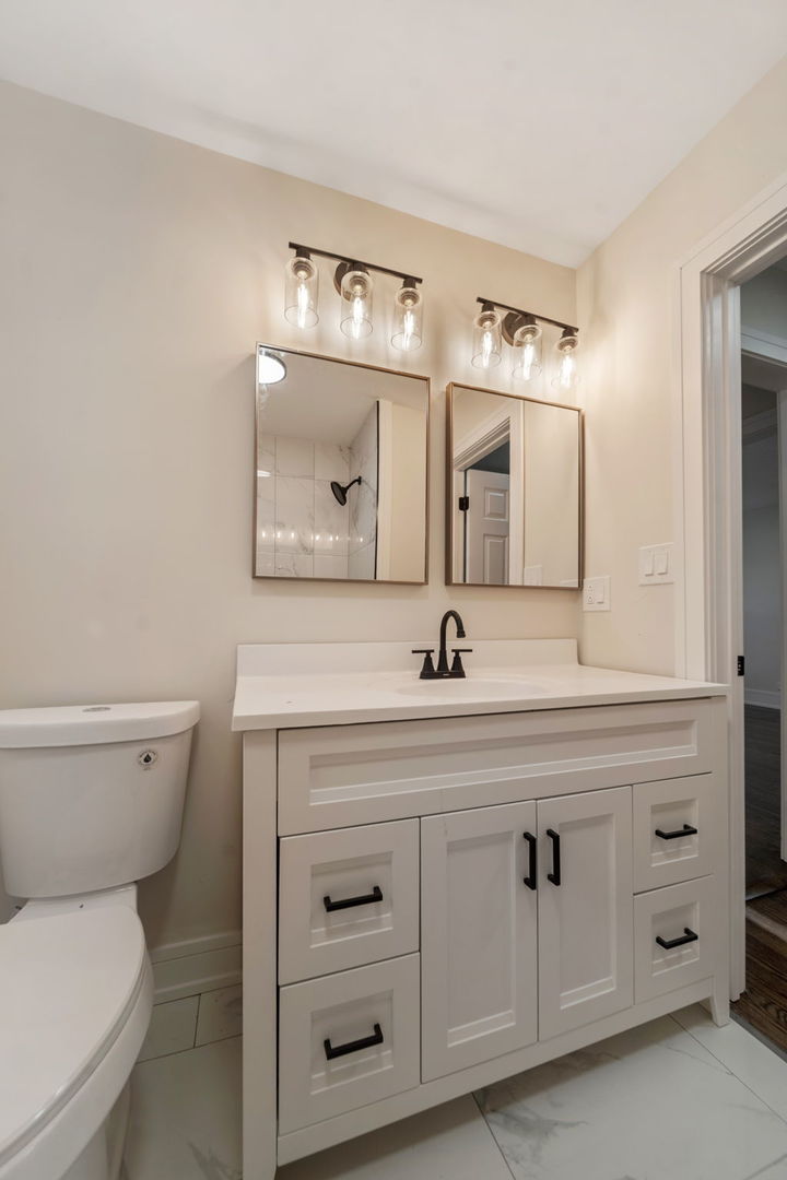 10235 S Rhodes Avenue, Chicago, IL 60628