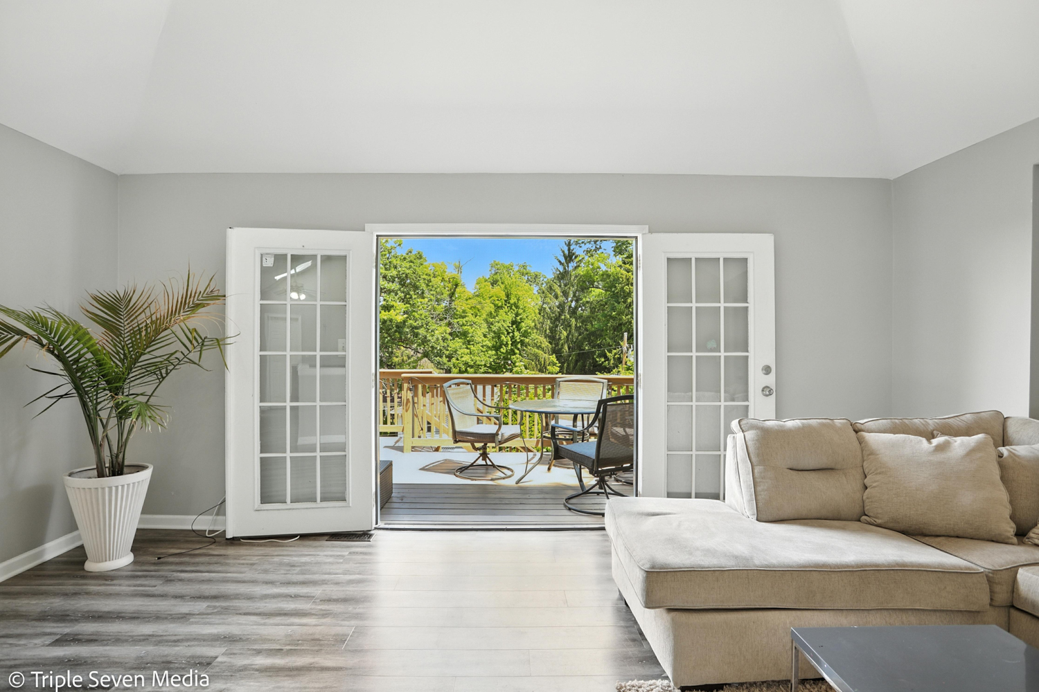 28629 W Ravine Drive, Barrington, IL 60010