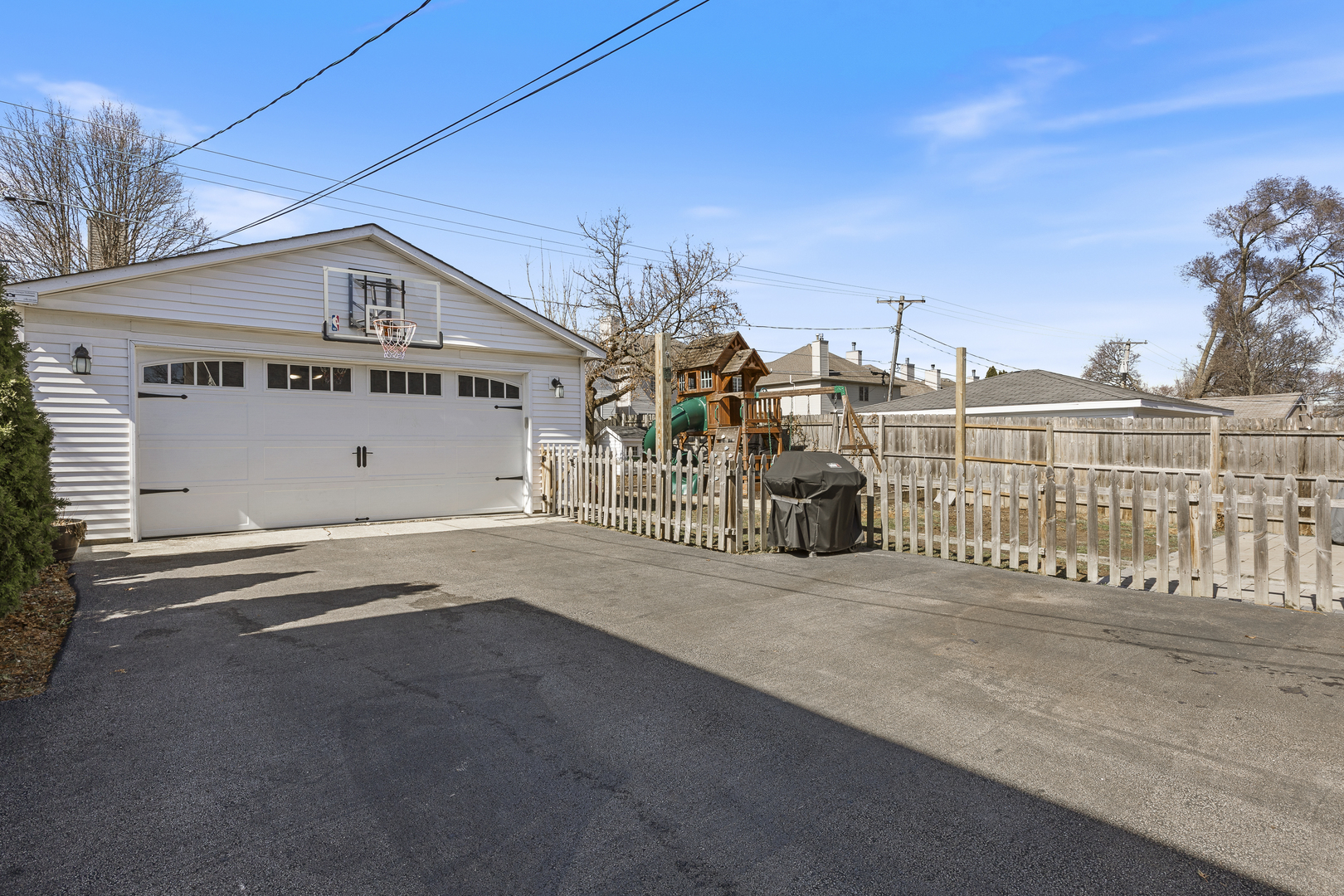 0S644 East Street, Winfield, IL 60190