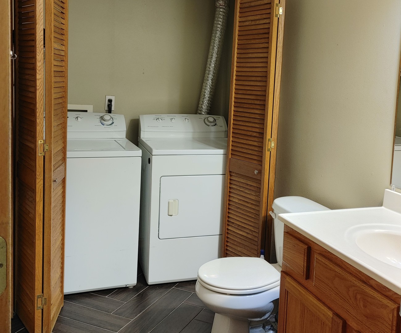 150 N Wooster Street #9, Capron, IL 61012