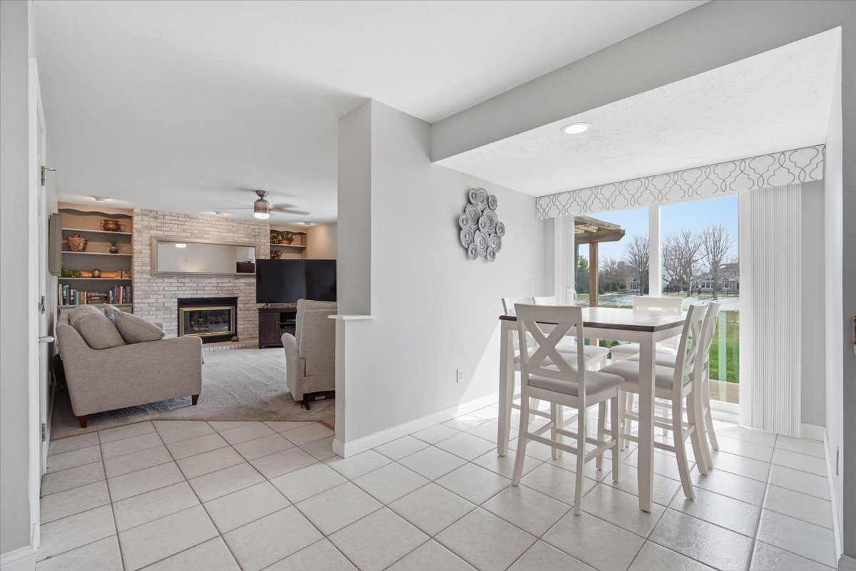 211 Lake Shore Circle, Bloomington, IL 61704