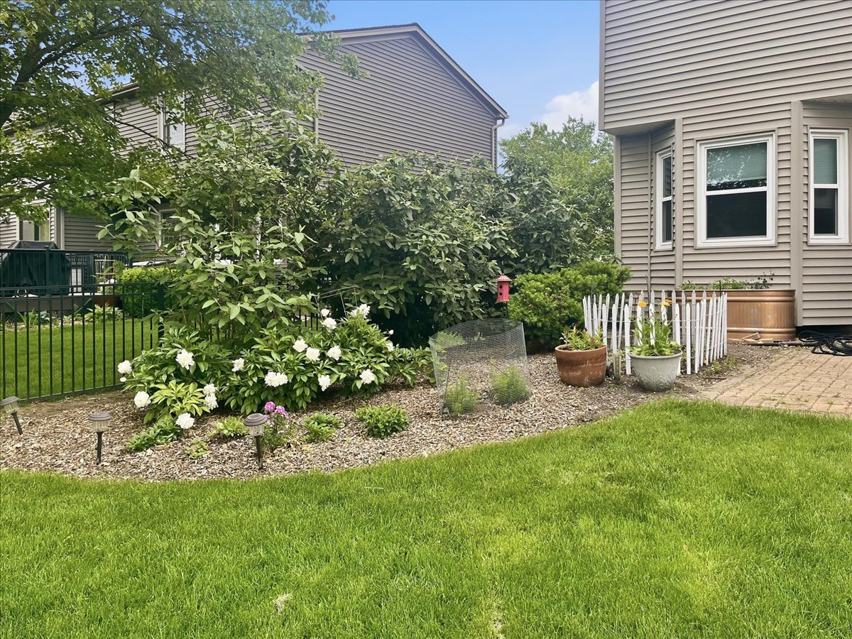 211 Lake Shore Circle, Bloomington, IL 61704