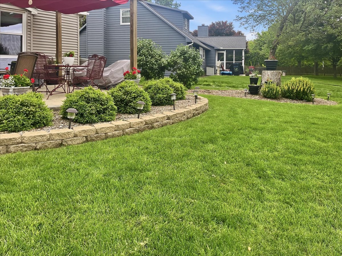 211 Lake Shore Circle, Bloomington, IL 61704