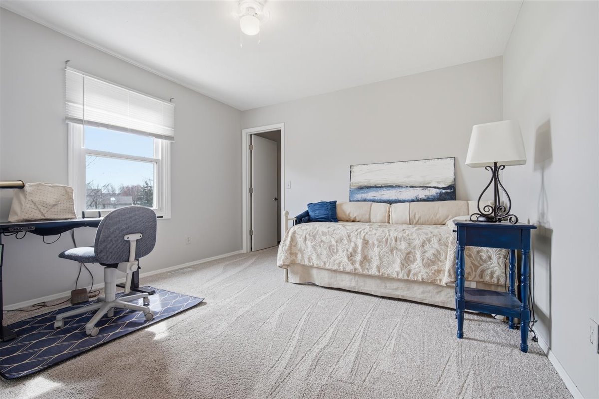 211 Lake Shore Circle, Bloomington, IL 61704