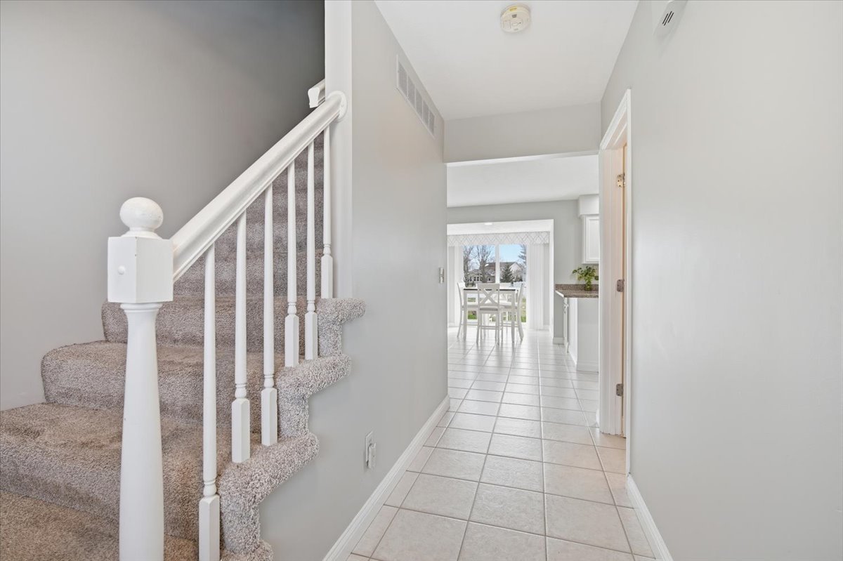 211 Lake Shore Circle, Bloomington, IL 61704