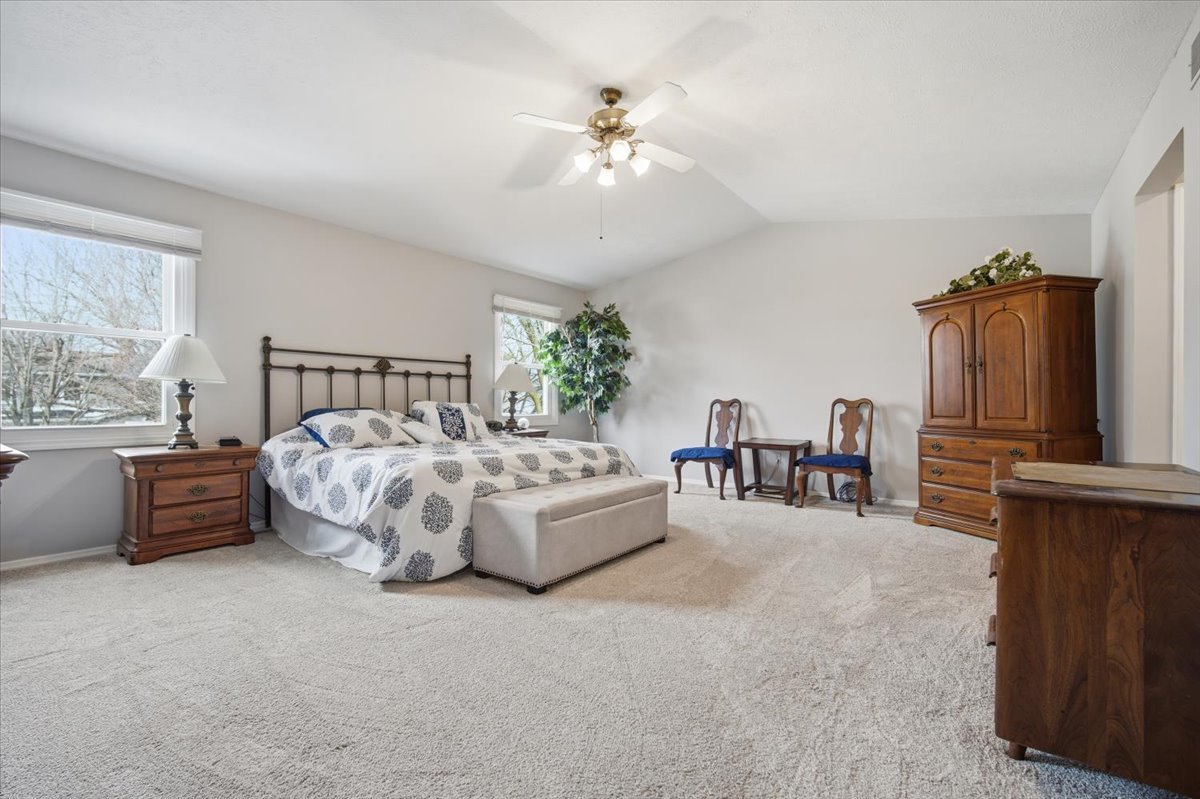 211 Lake Shore Circle, Bloomington, IL 61704