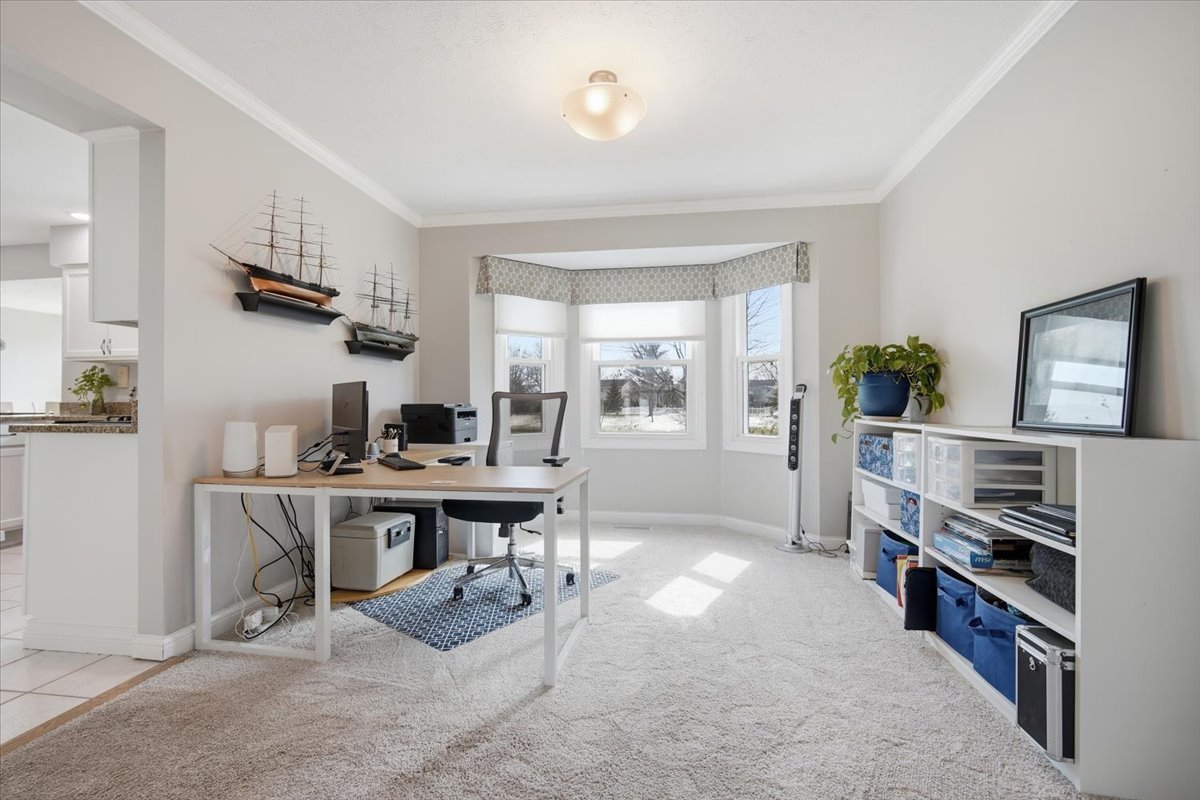 211 Lake Shore Circle, Bloomington, IL 61704