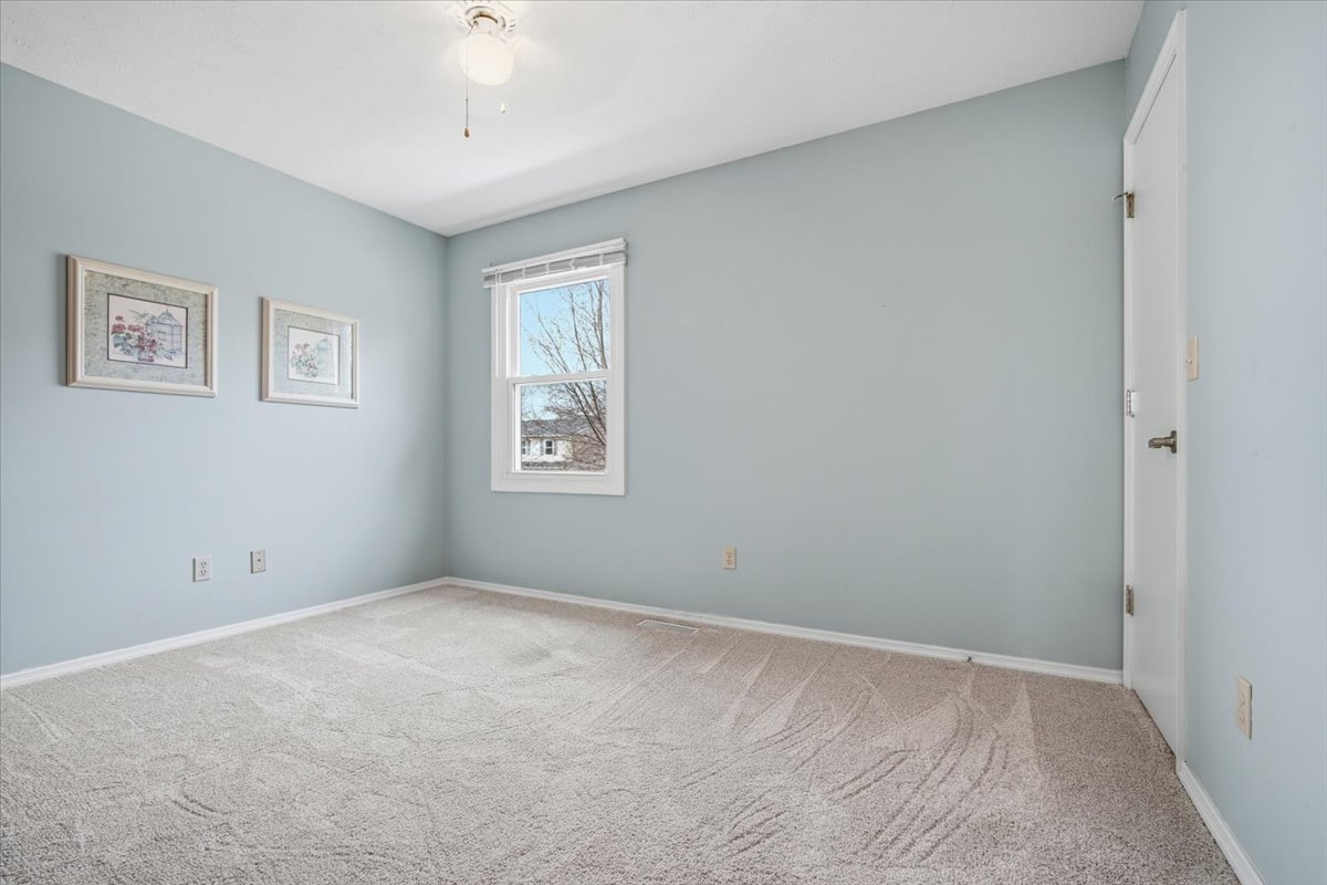 211 Lake Shore Circle, Bloomington, IL 61704