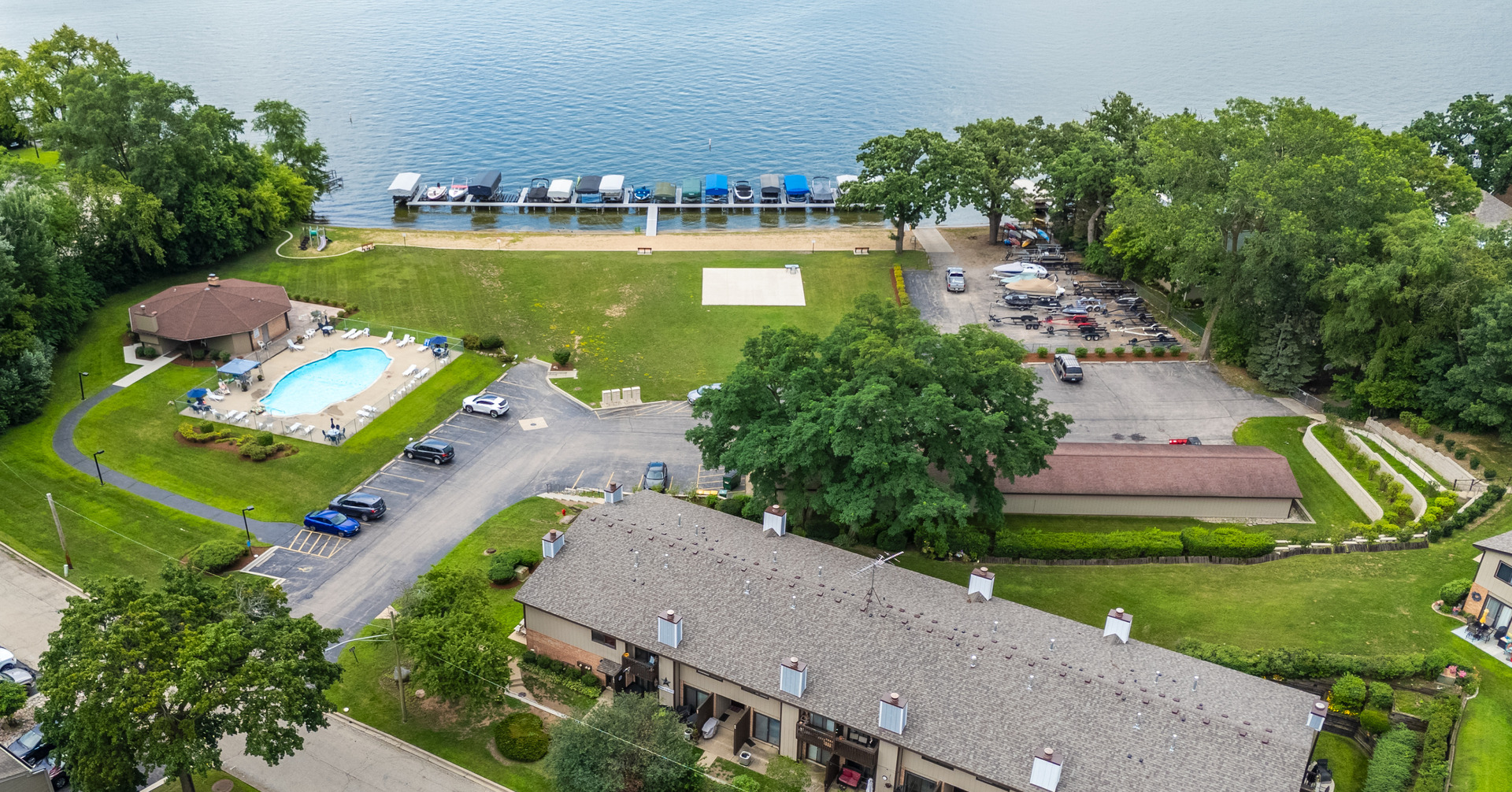 71 White Oaks Road, Fox Lake, IL 60020