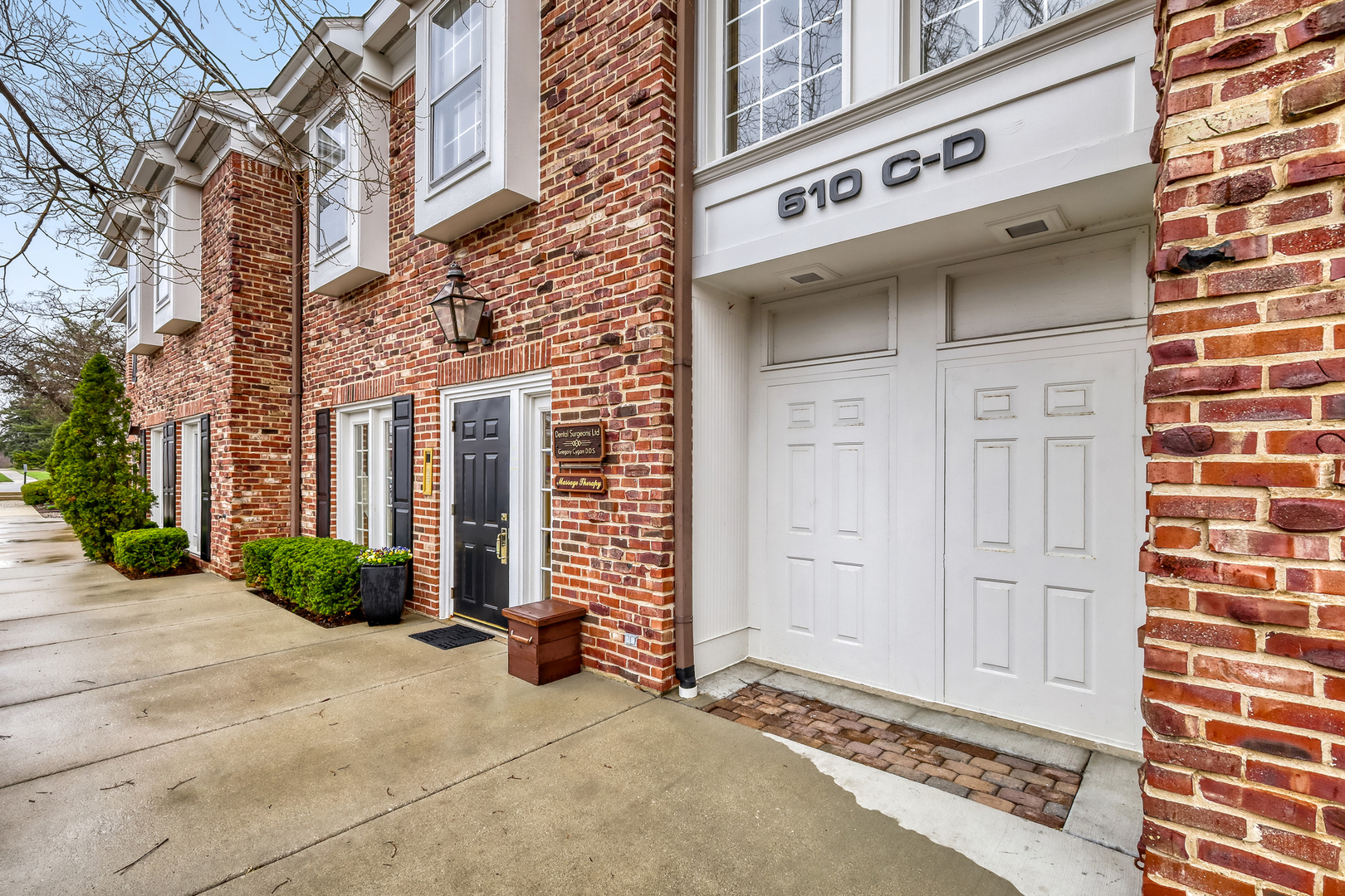 610 W Roosevelt Road #D2, Wheaton, IL 60187