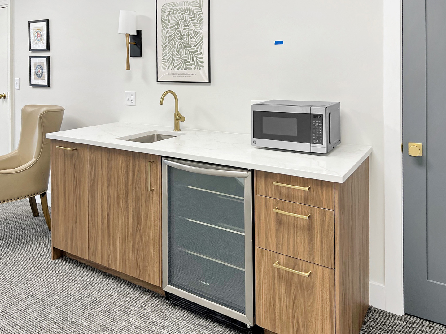 610 W Roosevelt Road #D2, Wheaton, IL 60187