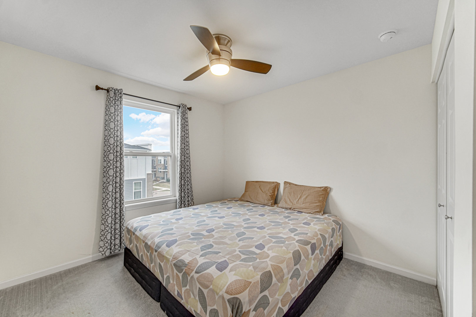 3S528 Cambridge Court #3S528, Warrenville, IL 60555