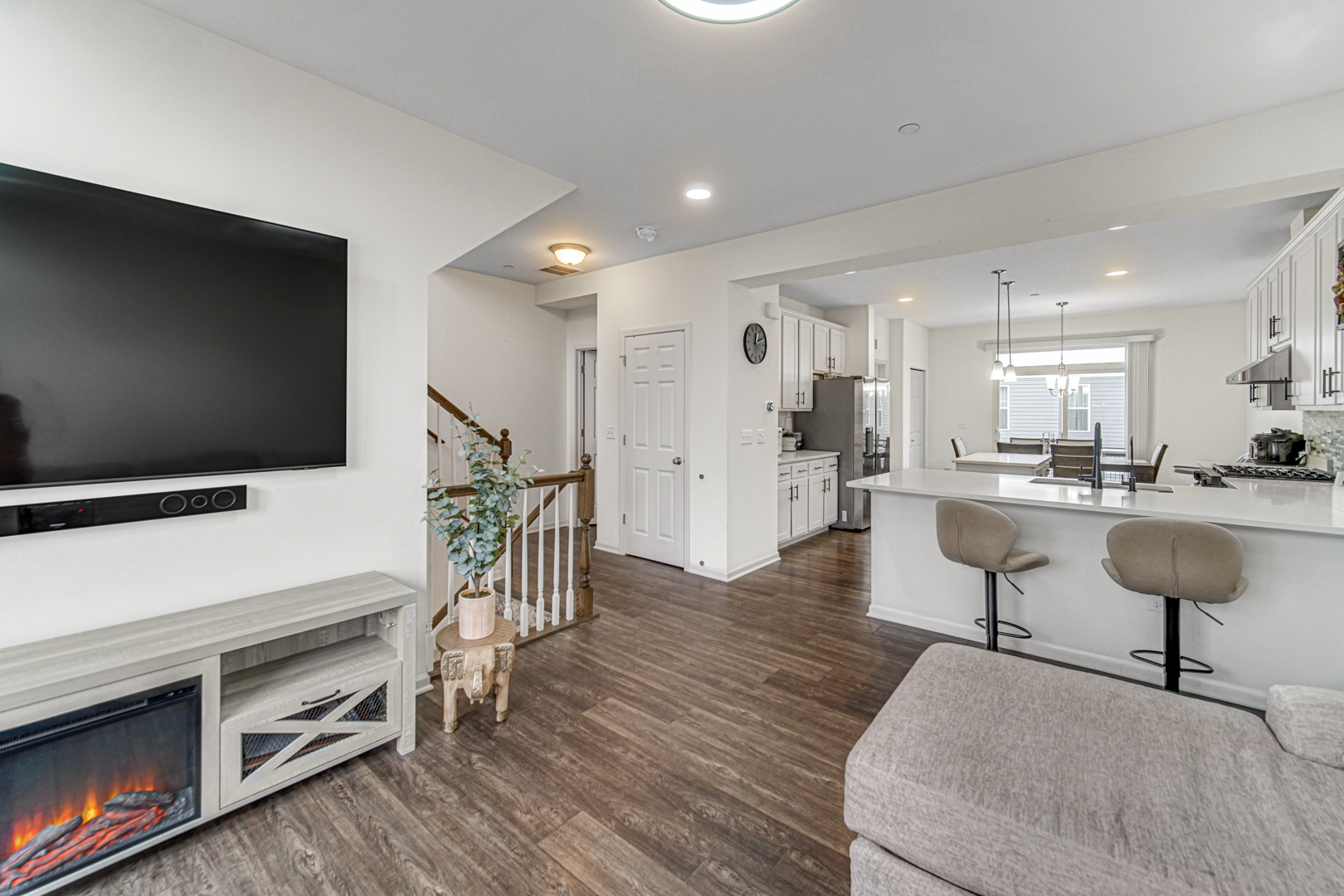 3S528 Cambridge Court #3S528, Warrenville, IL 60555