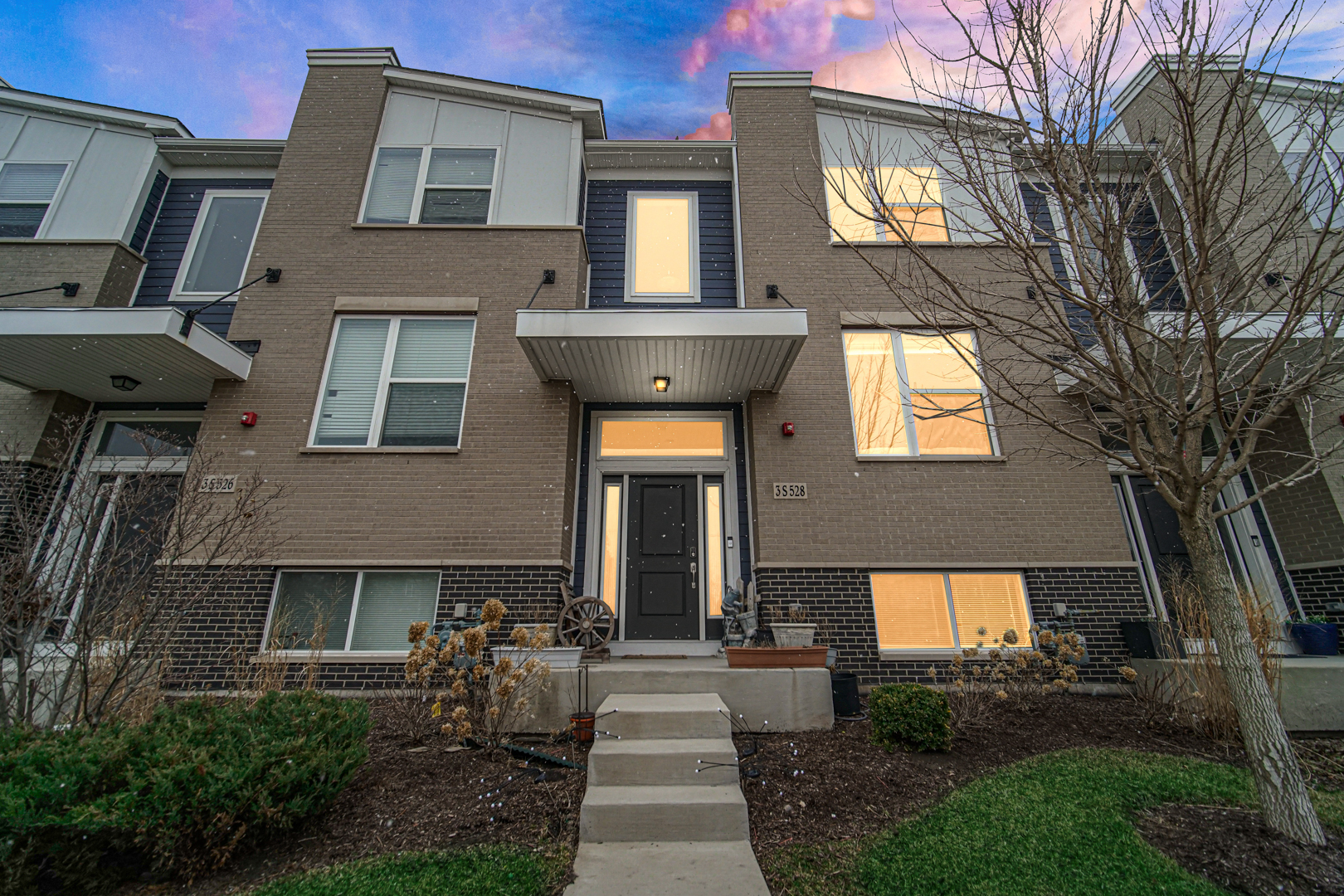 3S528 Cambridge Court #3S528, Warrenville, IL 60555