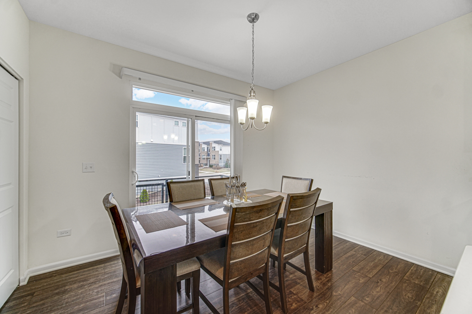 3S528 Cambridge Court #3S528, Warrenville, IL 60555