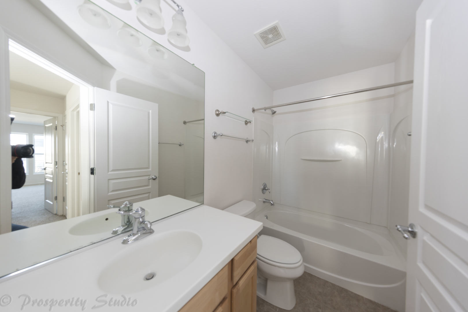 636 Hawley Drive, Oswego, IL 60543