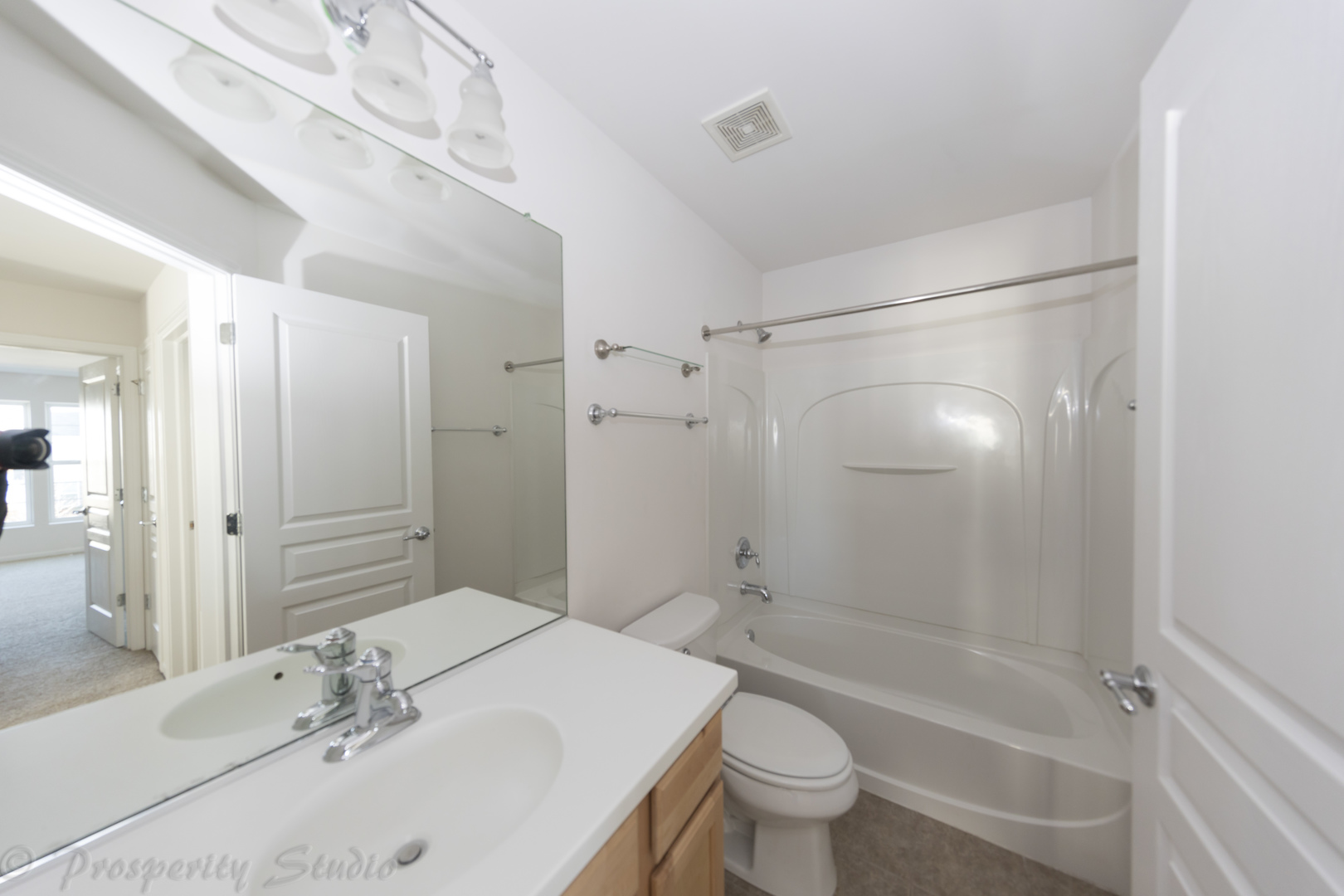 636 Hawley Drive, Oswego, IL 60543