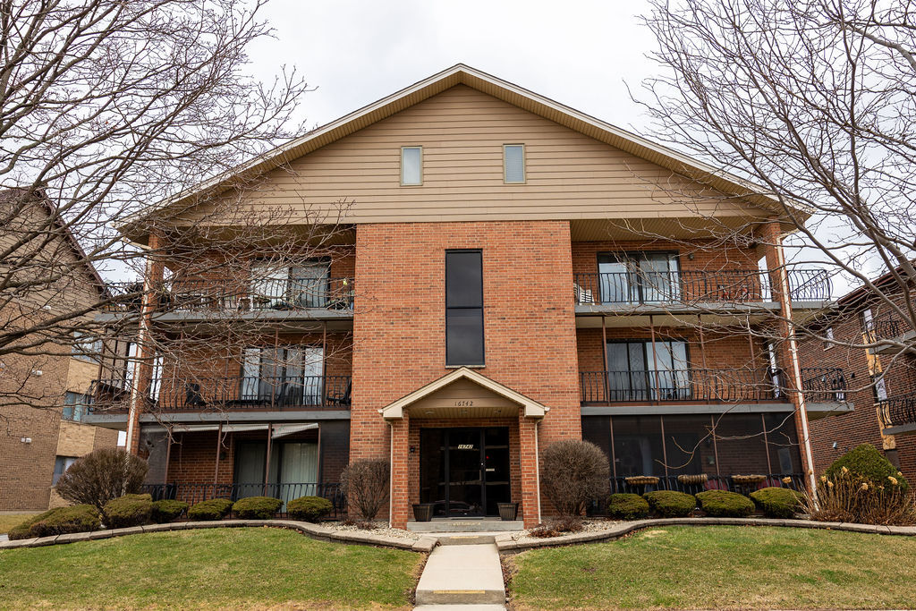 16742 Paxton Avenue #2N, Tinley Park, IL 60477