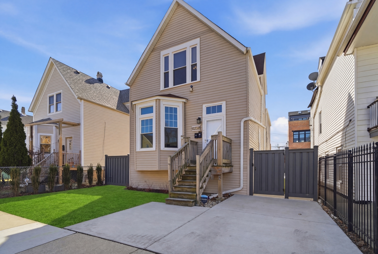 3645 W McLean Avenue #2, Chicago, IL 60647